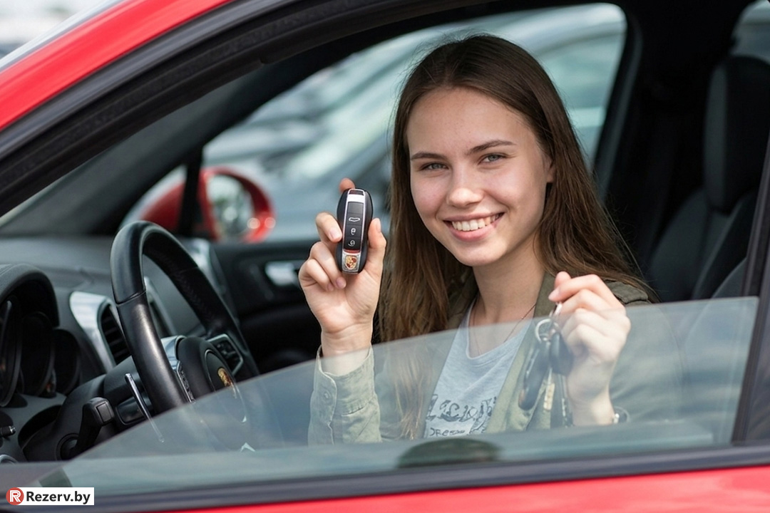 девушка купила автомобиль